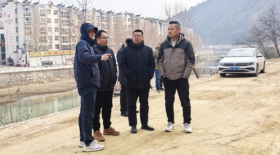 栾川县尾矿资源综合利用中心考察建研荣骏尾矿路基胶凝材料应用工程现场交流.jpg